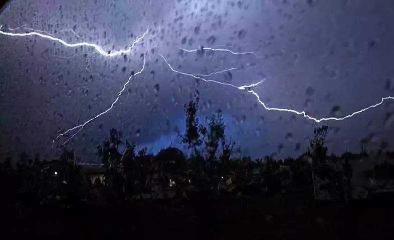 暴雨來襲，請注意人身安全